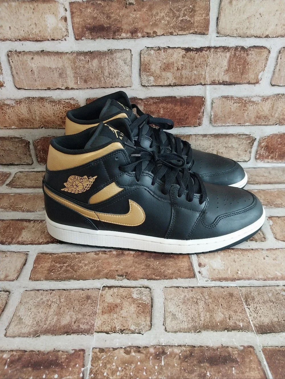 Pre-owned 2024 Jordan 1 Mid